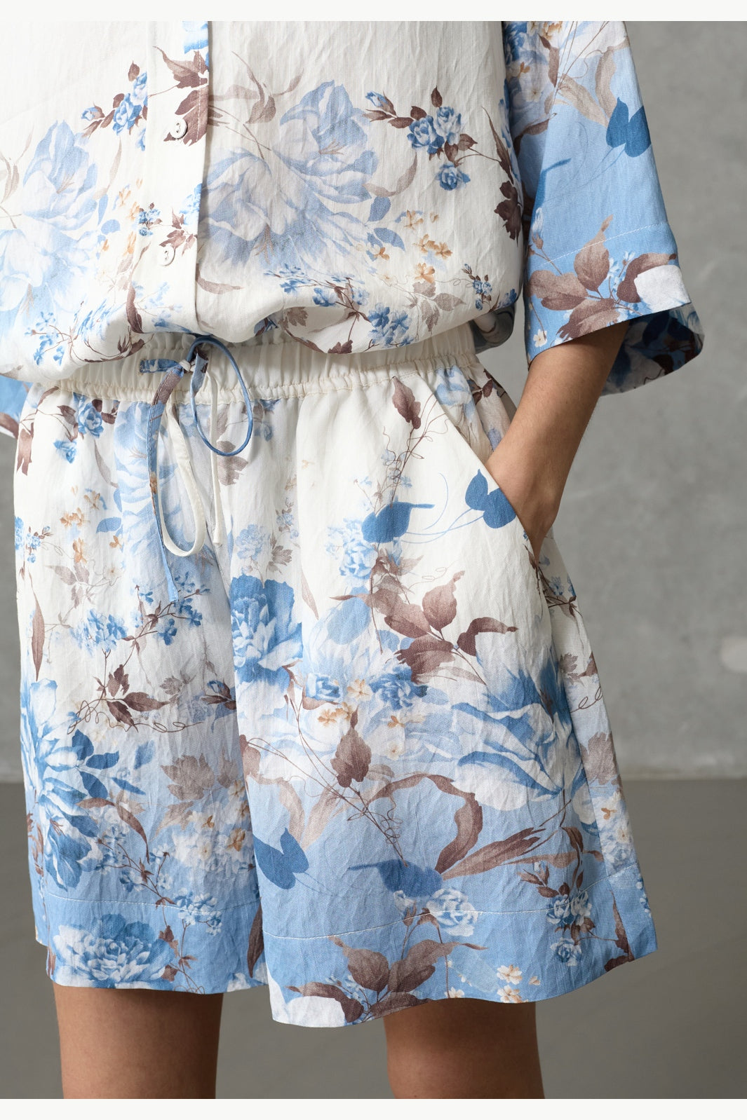 Love & Divine - Love970-13 19858 - 812 - Blue/Brown Flower