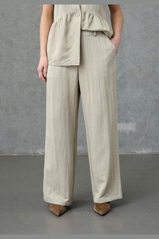 Love & Divine - Love1574 19960 - 206 - Sandstone