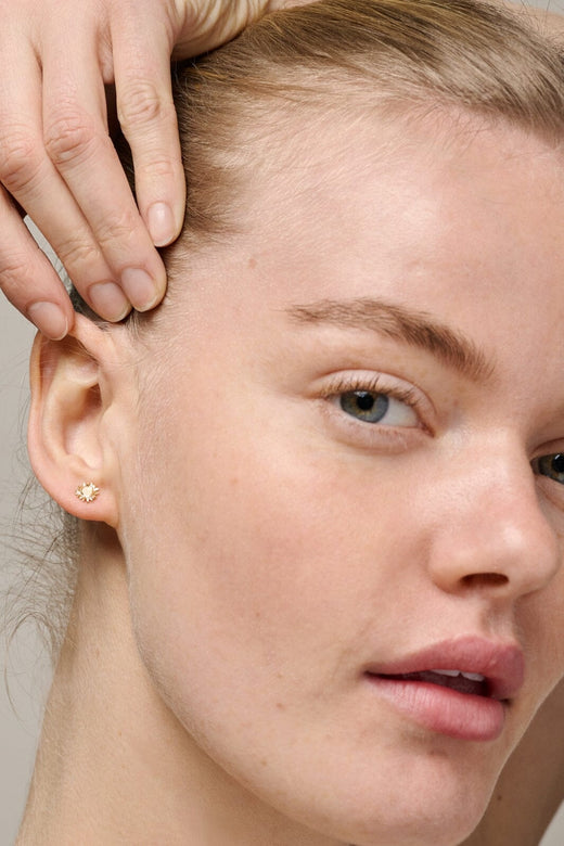 Enamel Copenhagen - Studs, Small Sunshine E420G - Daisy