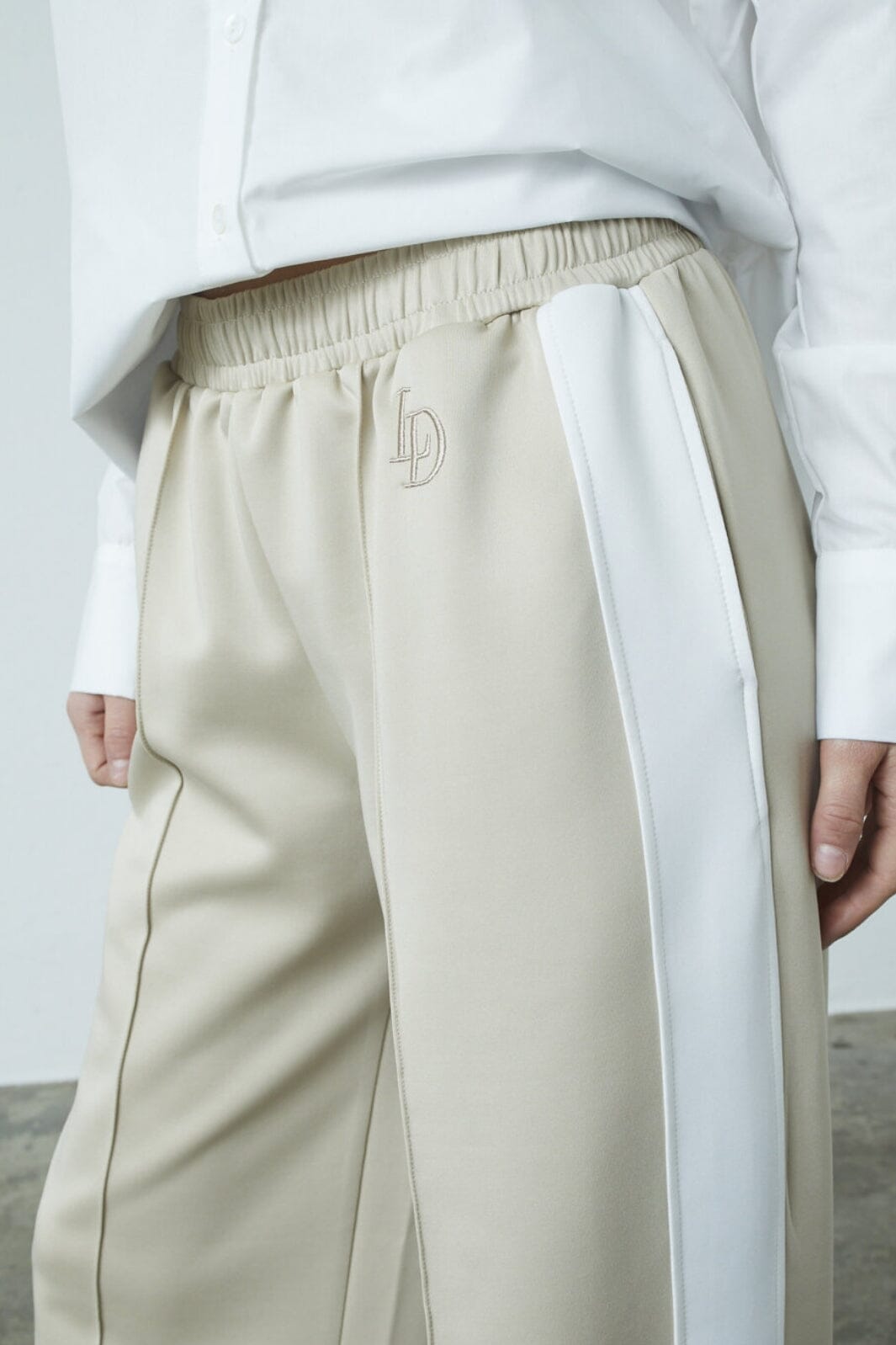 Love & Divine - Love1284 18469 - 119 - Sand/White