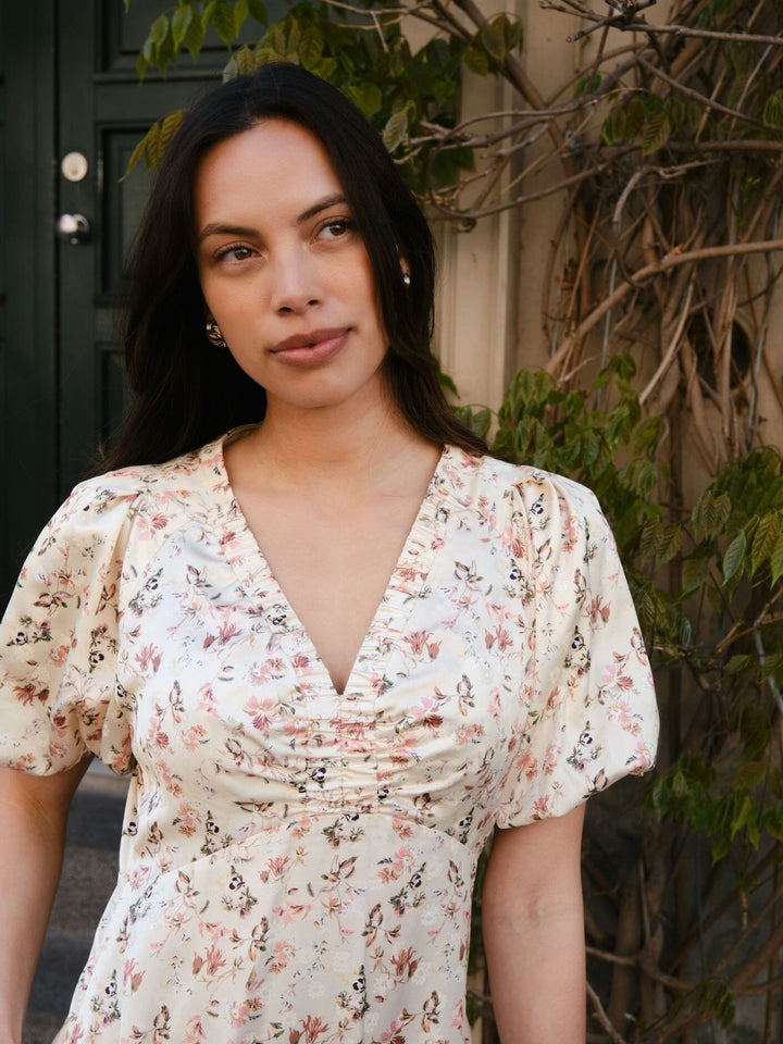 Forudbestilling - Neo Noir - Illana Flower Print Dress 165121 - 122 - Creme Kjoler 