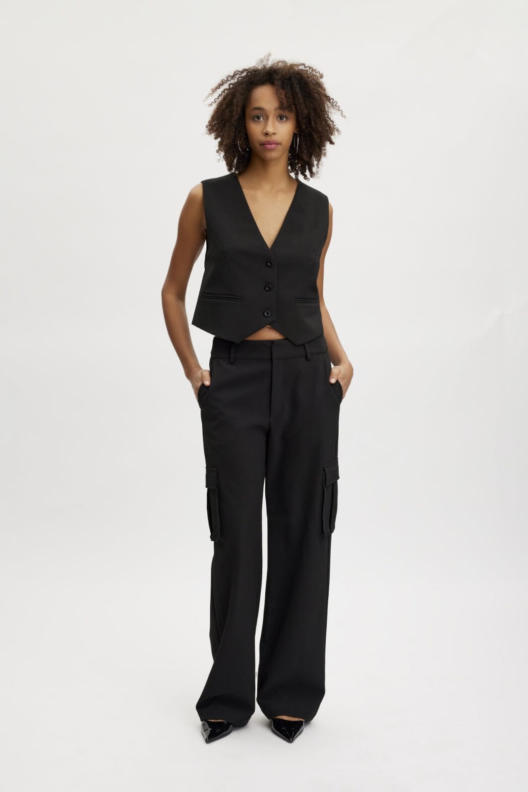 Gestuz - JoelleGZ short waistcoat - Black Veste 