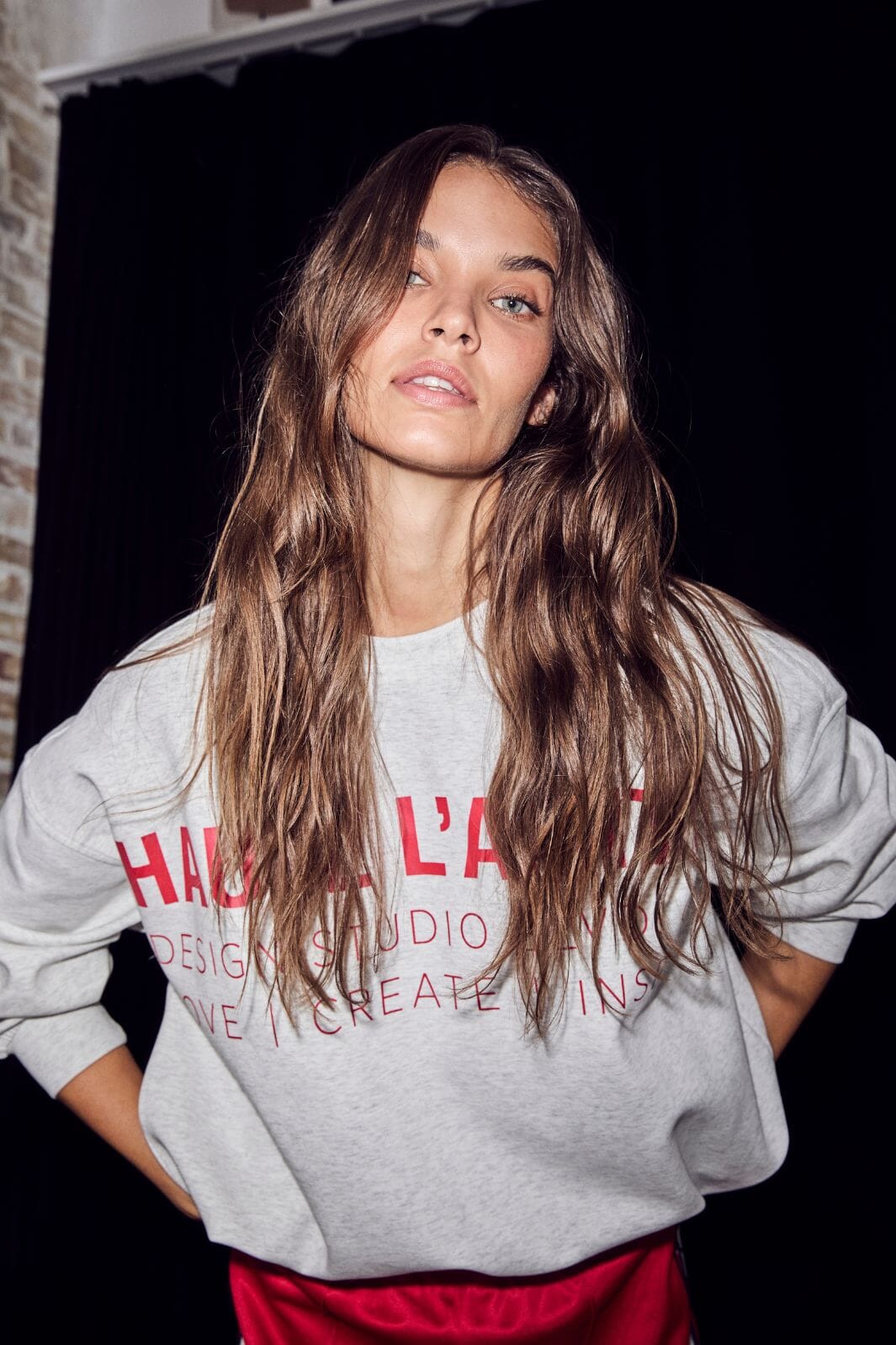 Haute L'Amitié - Studio Logo Sweat HL10446 - Pearl Melange /Red Sweatshirts 