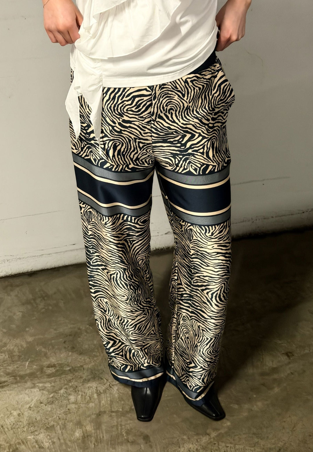 Love & Divine - Love1024-60 19830 - 441 - Navy Zebra Bukser 