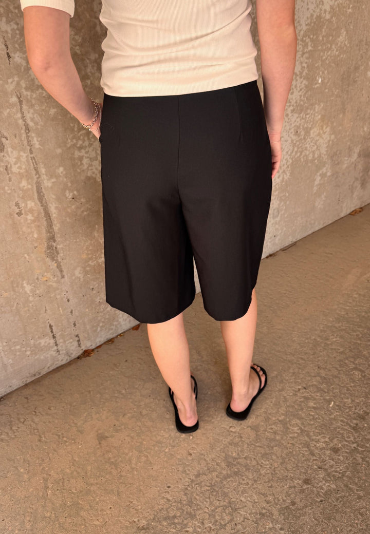 Love & Divine - Love1297 18519 - 000 - Black Shorts 