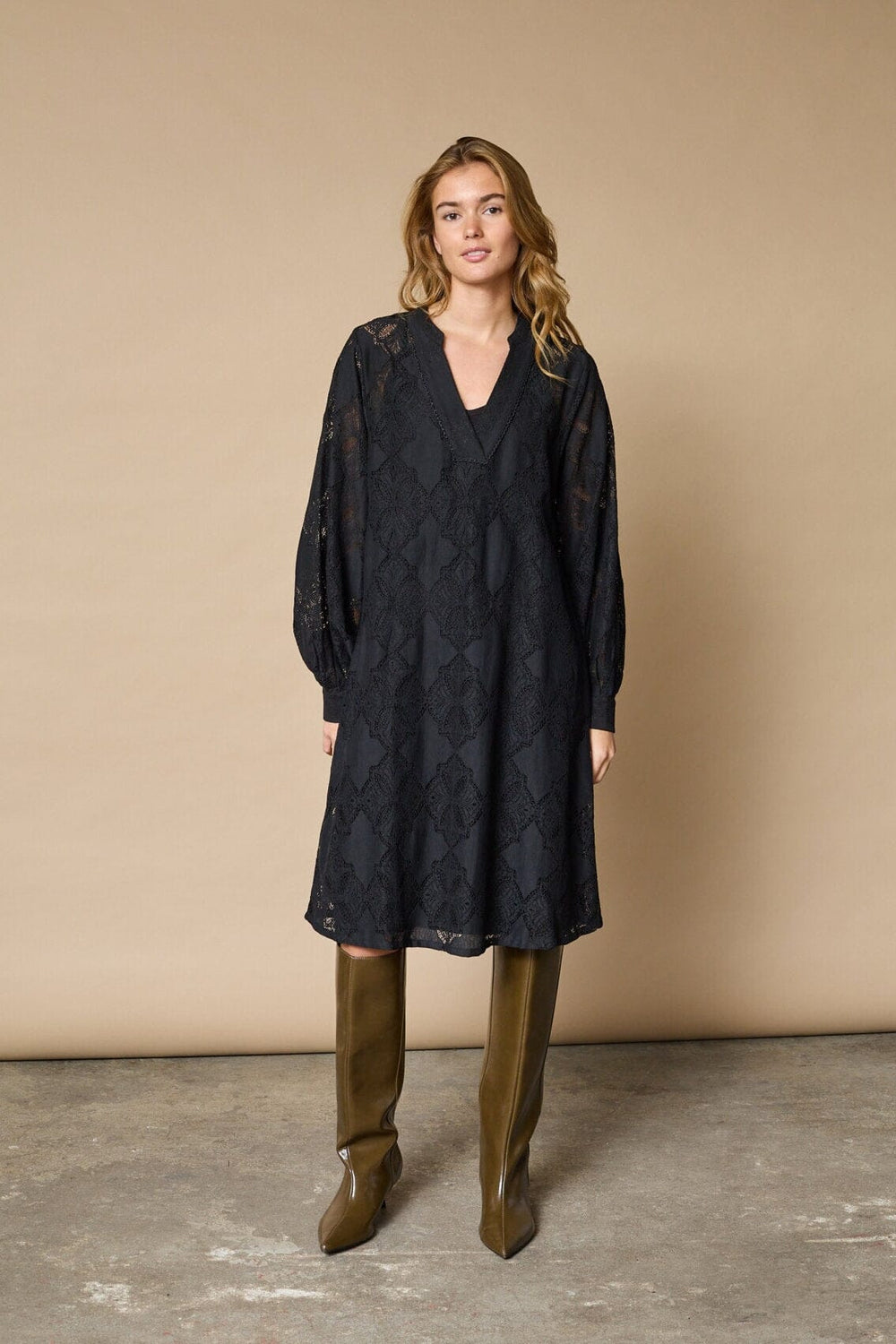 Love & Divine - Love1453 19463 - 000 - Black Kjoler 