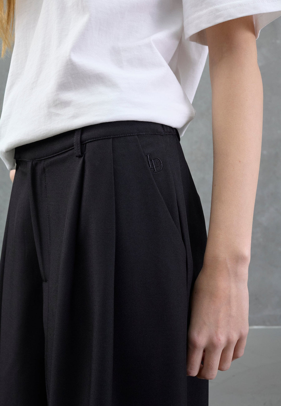 Love & Divine - Love1693 20518 - 000 - Black Shorts 