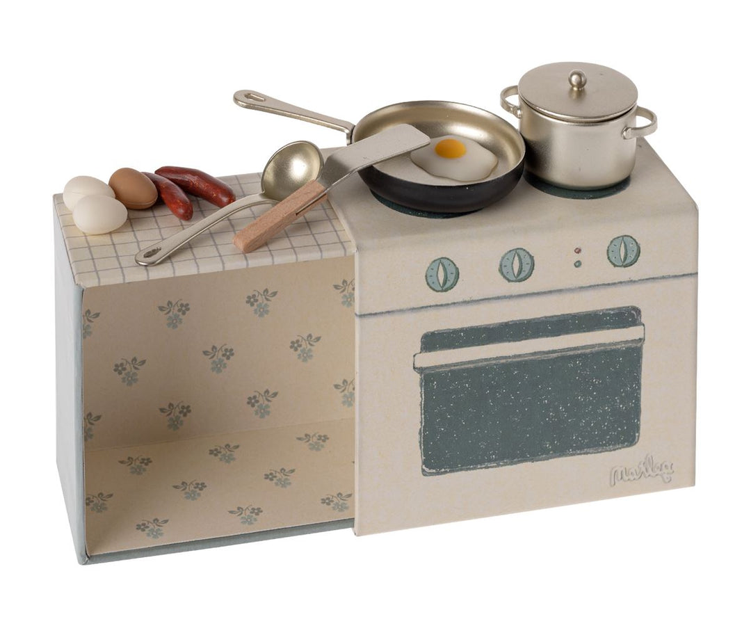 Maileg - Cooking Set, Mouse - Mouse Furniture