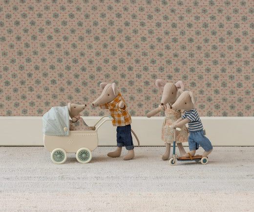 Maileg - Ternet Gul Skjorte Og Bukser, Far Mus - Mum/Dad Mouse Legetøj 