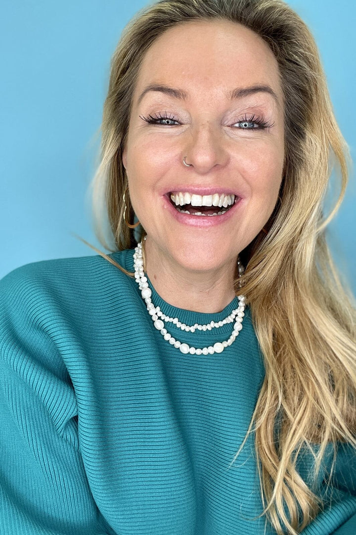 Mellow Moon - Ferskvandsperle halskæde med små perler - Forsølvet messing