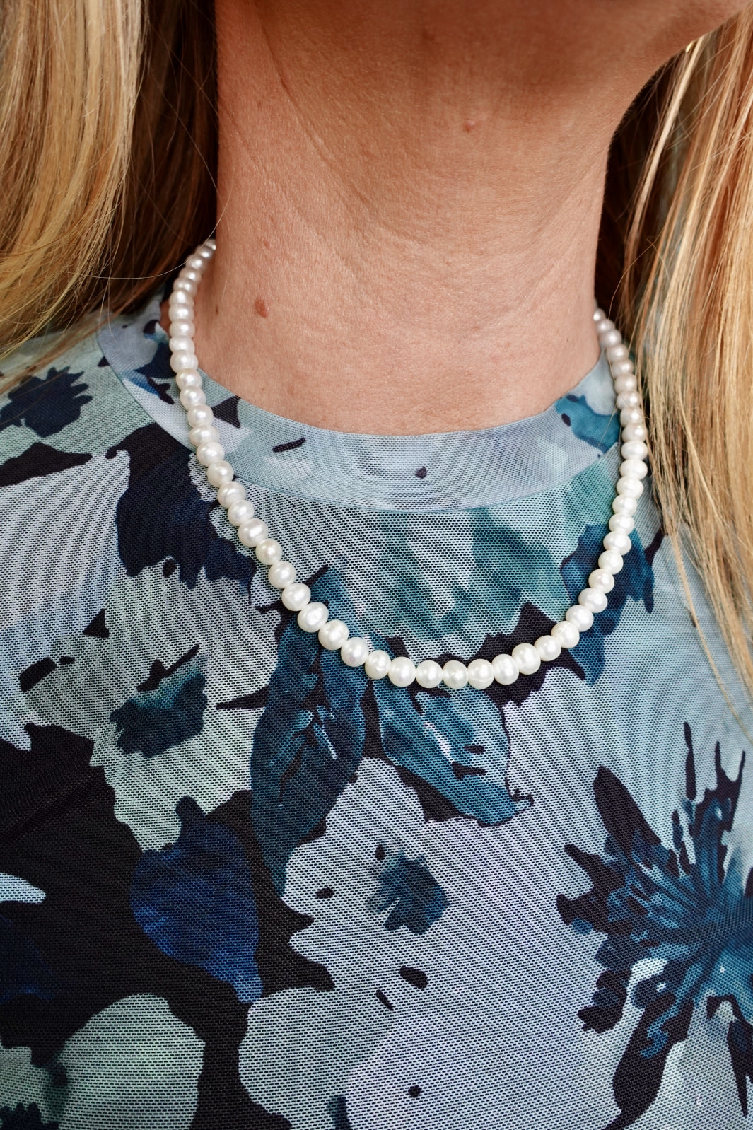 Mellow Moon - Halskæde Med Hvide Perler - Forgyldt