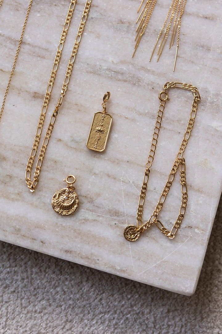 Molly&My Jewellery x Melanie Due - Unalome - Forgyldt Vedhæng 