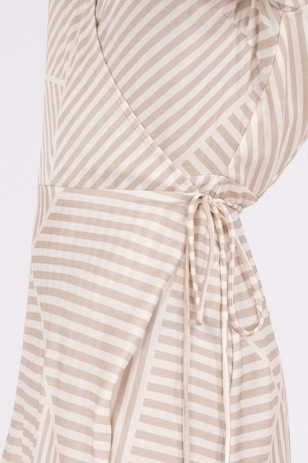 Neo Noir - Amber Mix Lines Dress - Sand Kjoler 