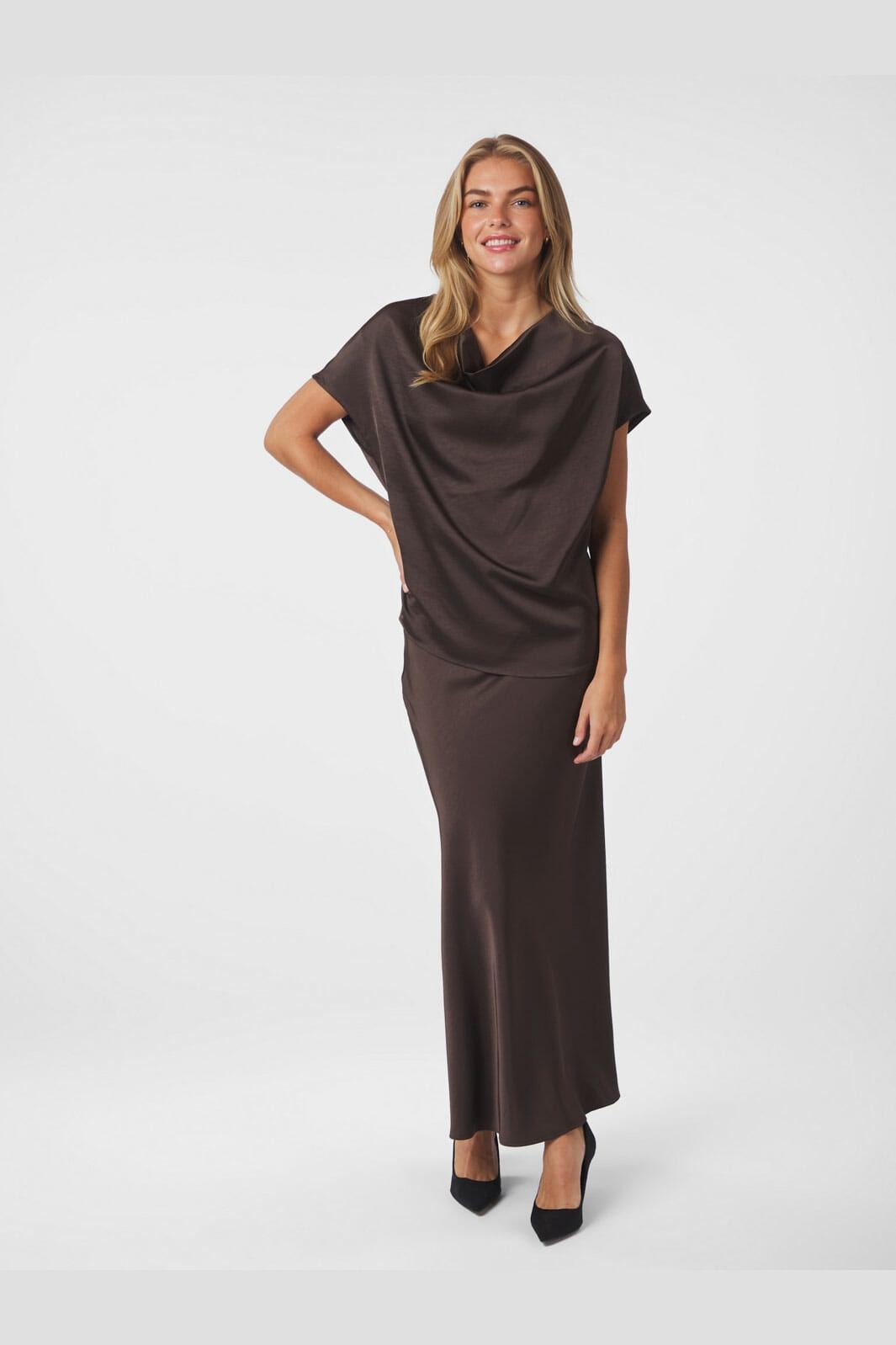 Neo Noir - Annabeth Heavy Sateen Tee 161907 - 676 - Dark Brown