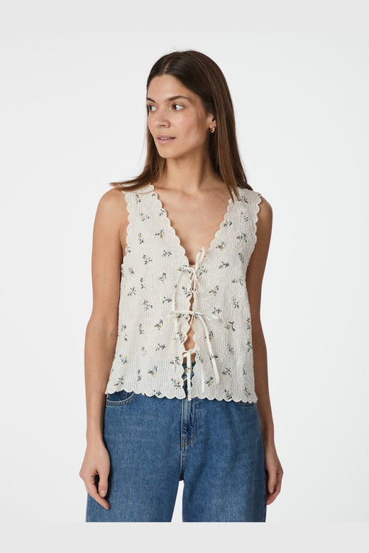 Neo Noir - Bibi Embroidery Print Top 165122 - 121 - Off White