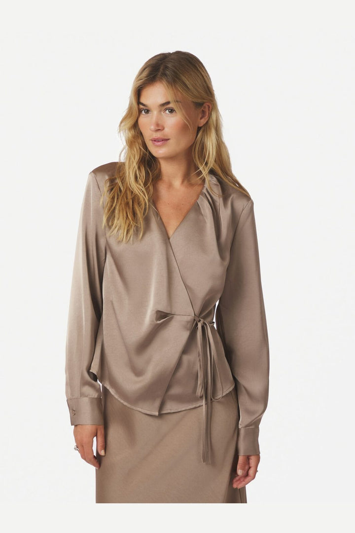 Neo Noir - Caprina Heavy Sateen Blouse 166961 - 811 - Dark Taupe