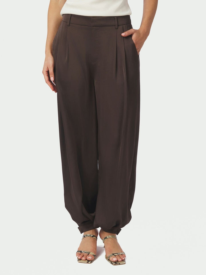 Neo Noir - Fayla Drapy Satin Balloon Pants 167418 - 676 - Dark Brown Bukser 