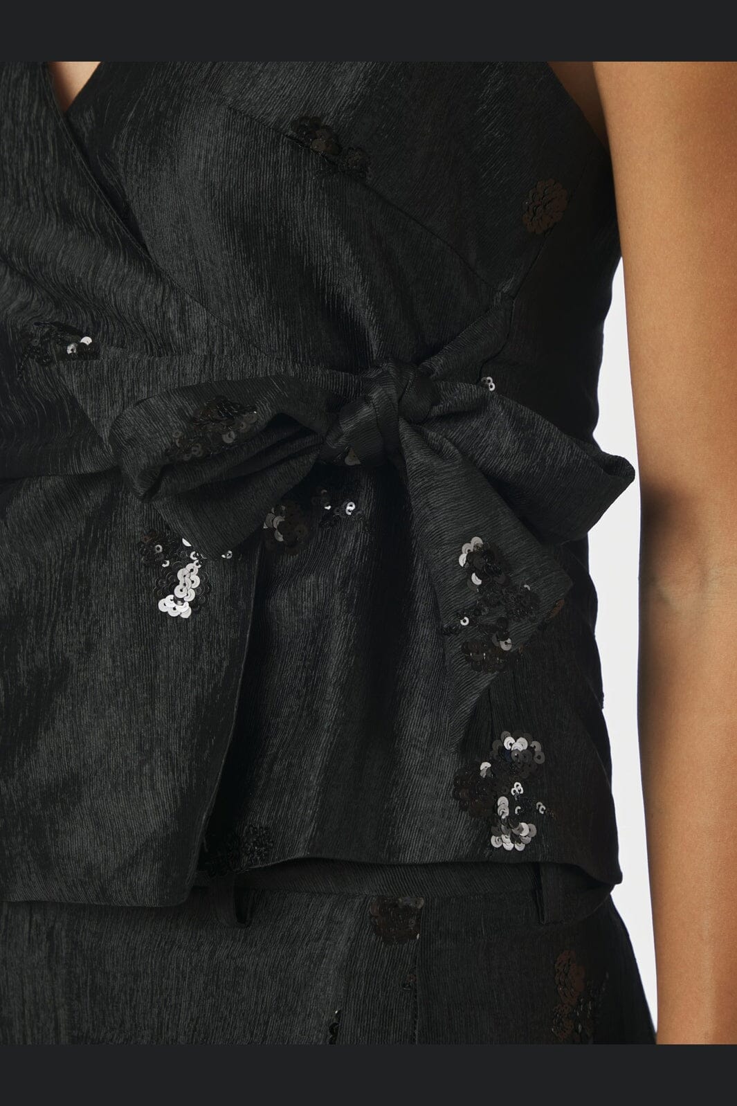 Neo Noir - Harlen Sequins Halterneck Top 170552 - 100 - Black