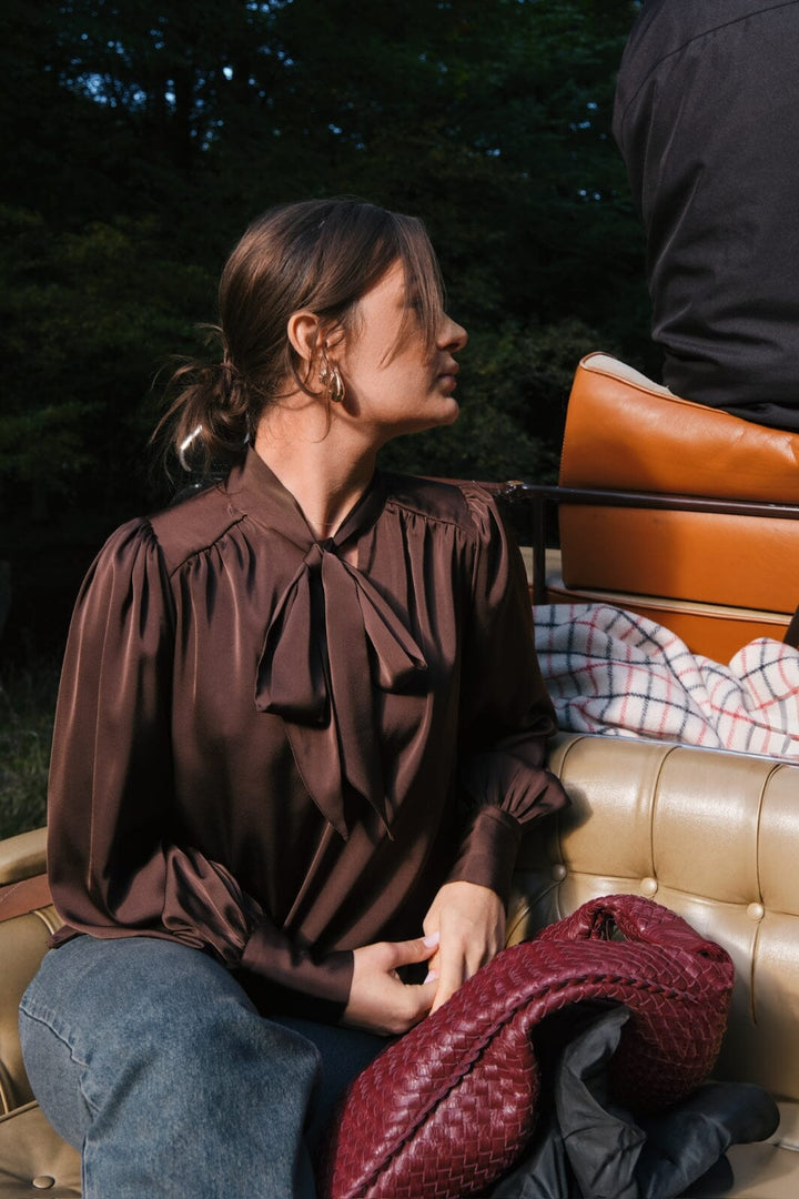 Neo Noir - Jaz Bow Blouse - Brown