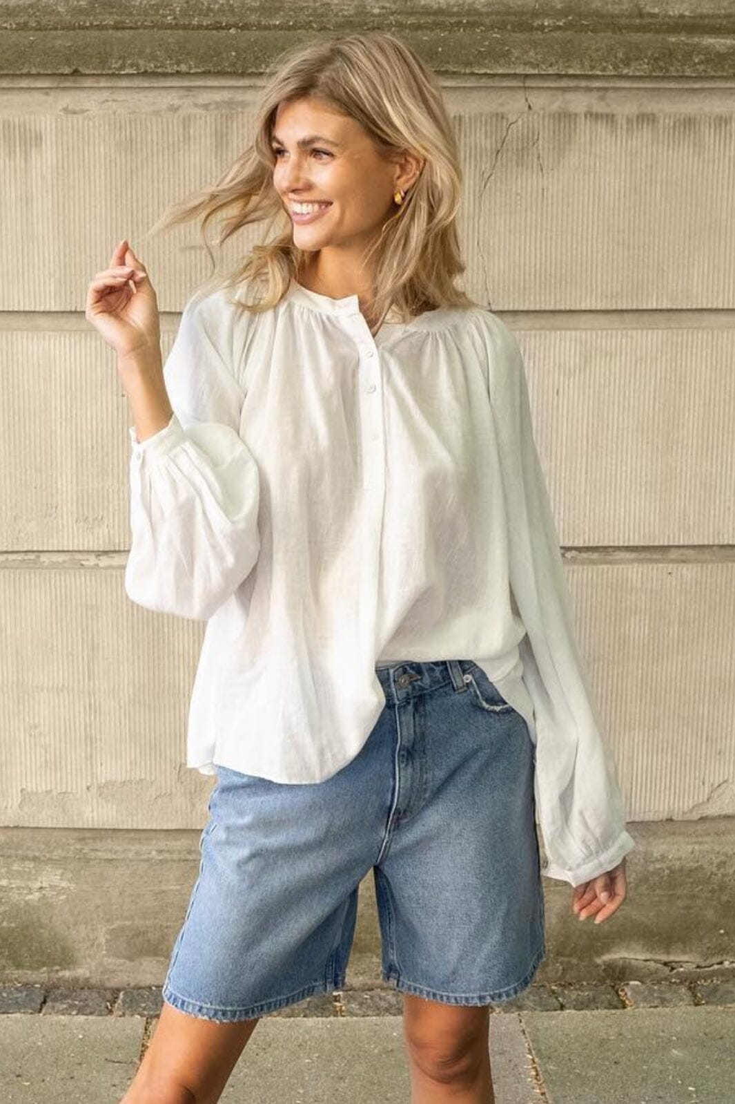 Neo Noir - Kirsty Solid Blouse - White