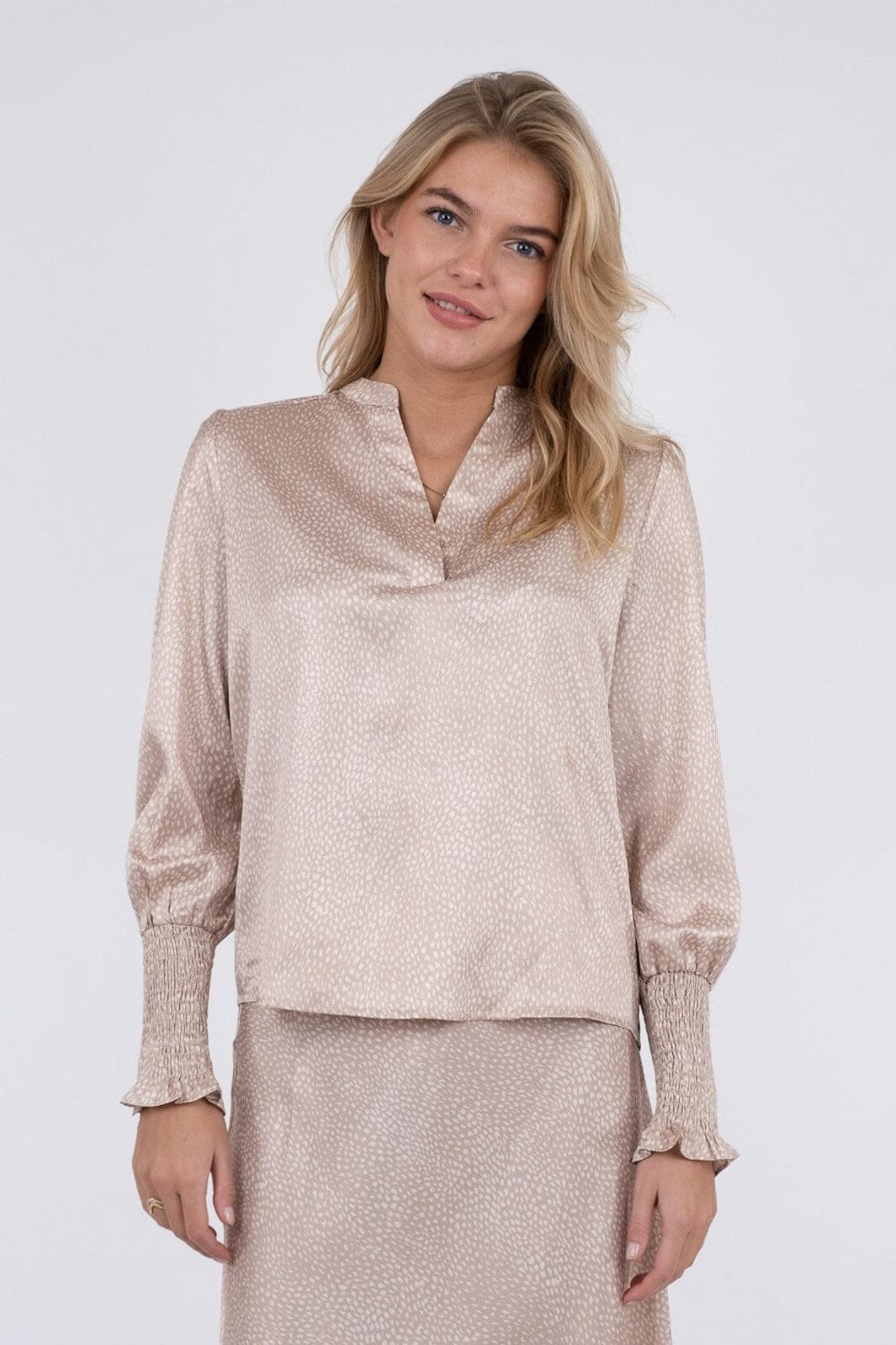 Neo Noir - Landa Floating Dot Blouse - Sand