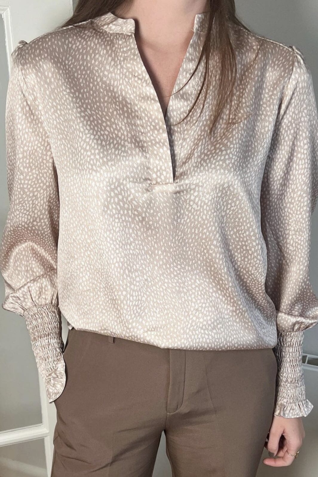 Neo Noir - Landa Floating Dot Blouse - Sand
