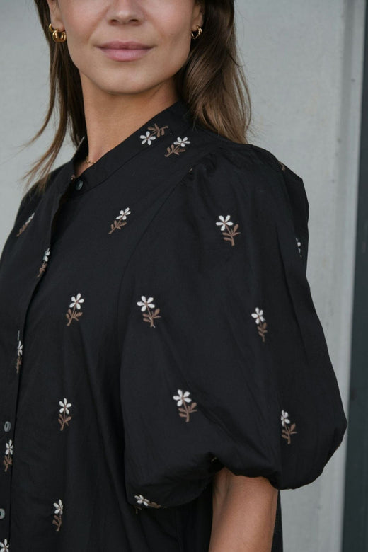 Neo Noir - Nnveronica Flower Emb Dress 166846 - 100 - Black Kjoler 