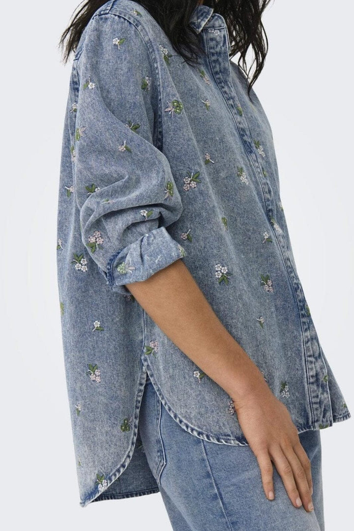 Only - Onlvera L/S Flower Emb Shirt Yor - 4794054 Light Blue Denim Flower Emb