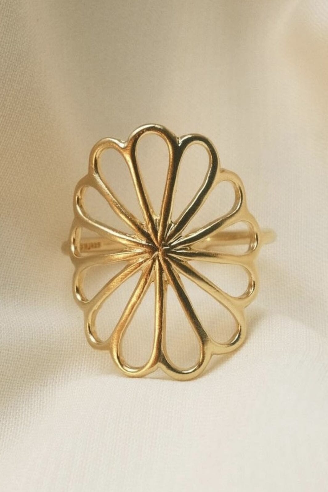 Pernille Corydon Jewellery - Large Bellis Ring Adj. - Golden Plated