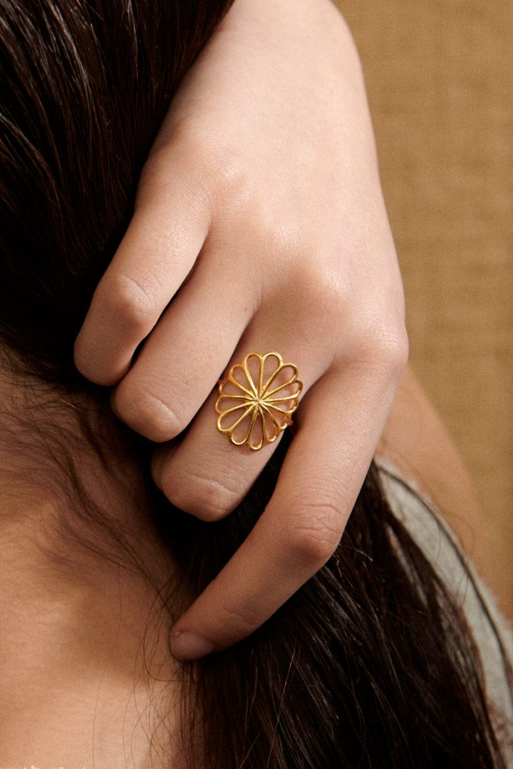 Pernille Corydon Jewellery - Large Bellis Ring Adj. - Golden Plated