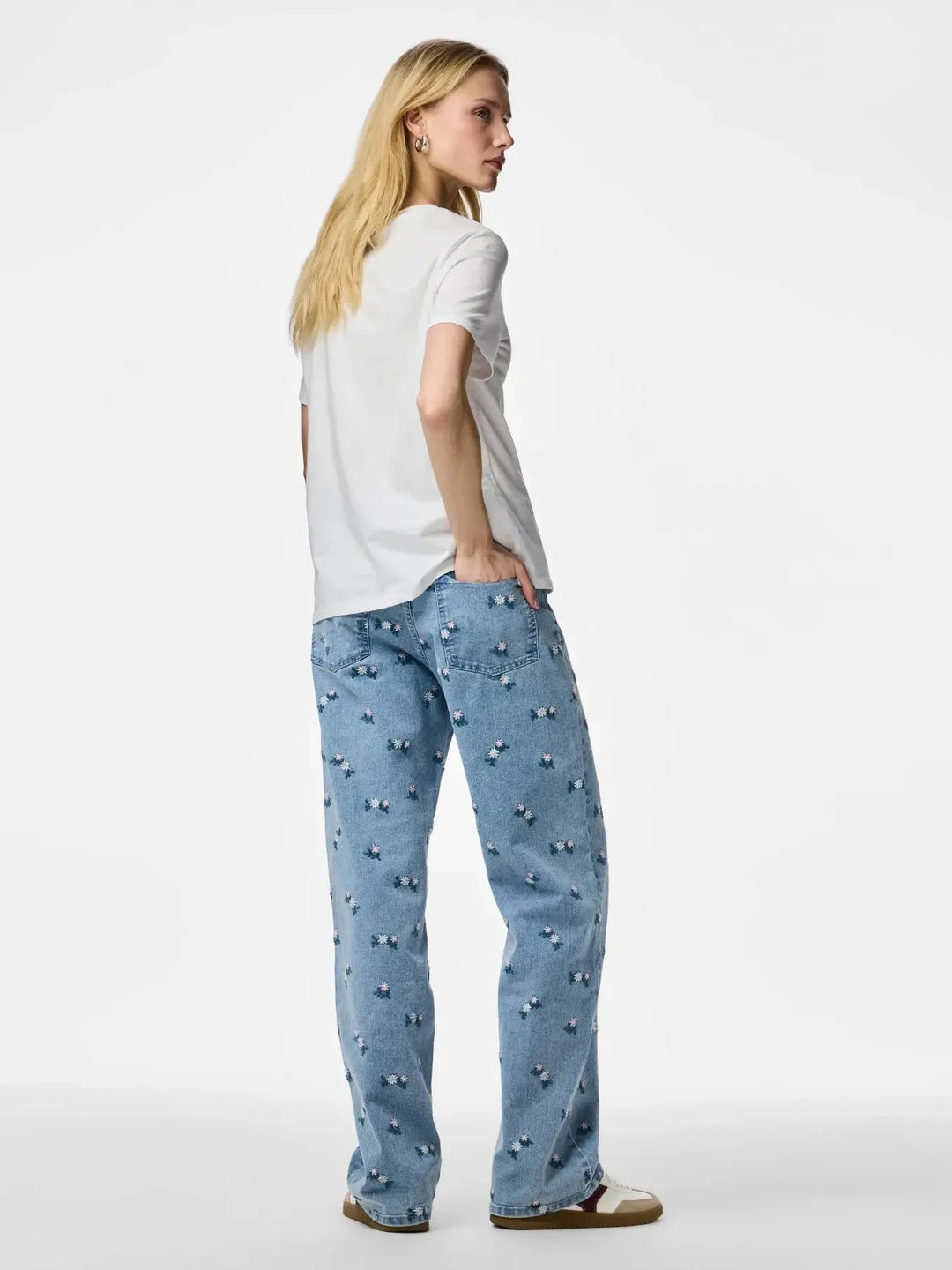 Pieces - Pcflora Straight Emb Jeans - 5068185 Light Blue Denim Pink Flower Embroidery Jeans 