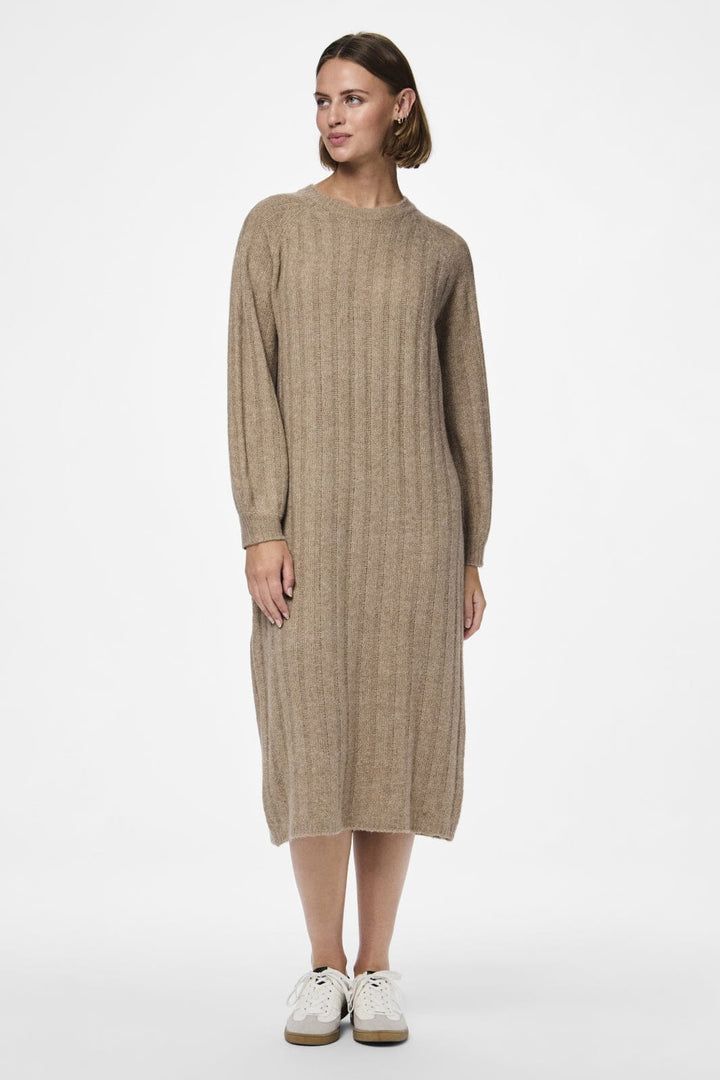 Pieces - Pcmaggy Ls Knit Dress - 4542704 Taupe Gray