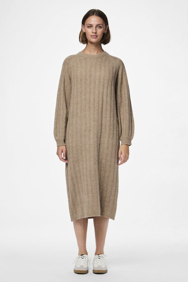 Pieces - Pcmaggy Ls Knit Dress - 4542704 Taupe Gray