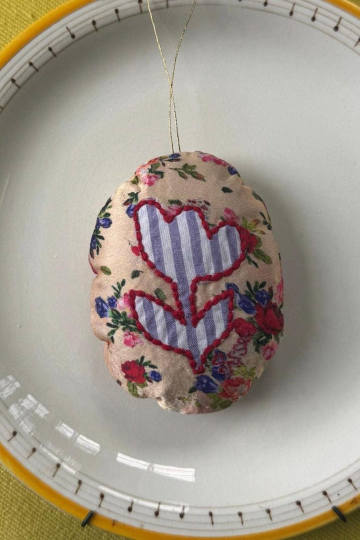Sissel Edelbo - Vera Easter Egg Ornament SE 2082 - Golden Floral Interiør 