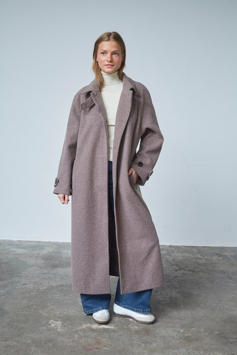 Sisters Point - Caleb-N.Long1 18783 - 216 - Brown Mel. Jakker 