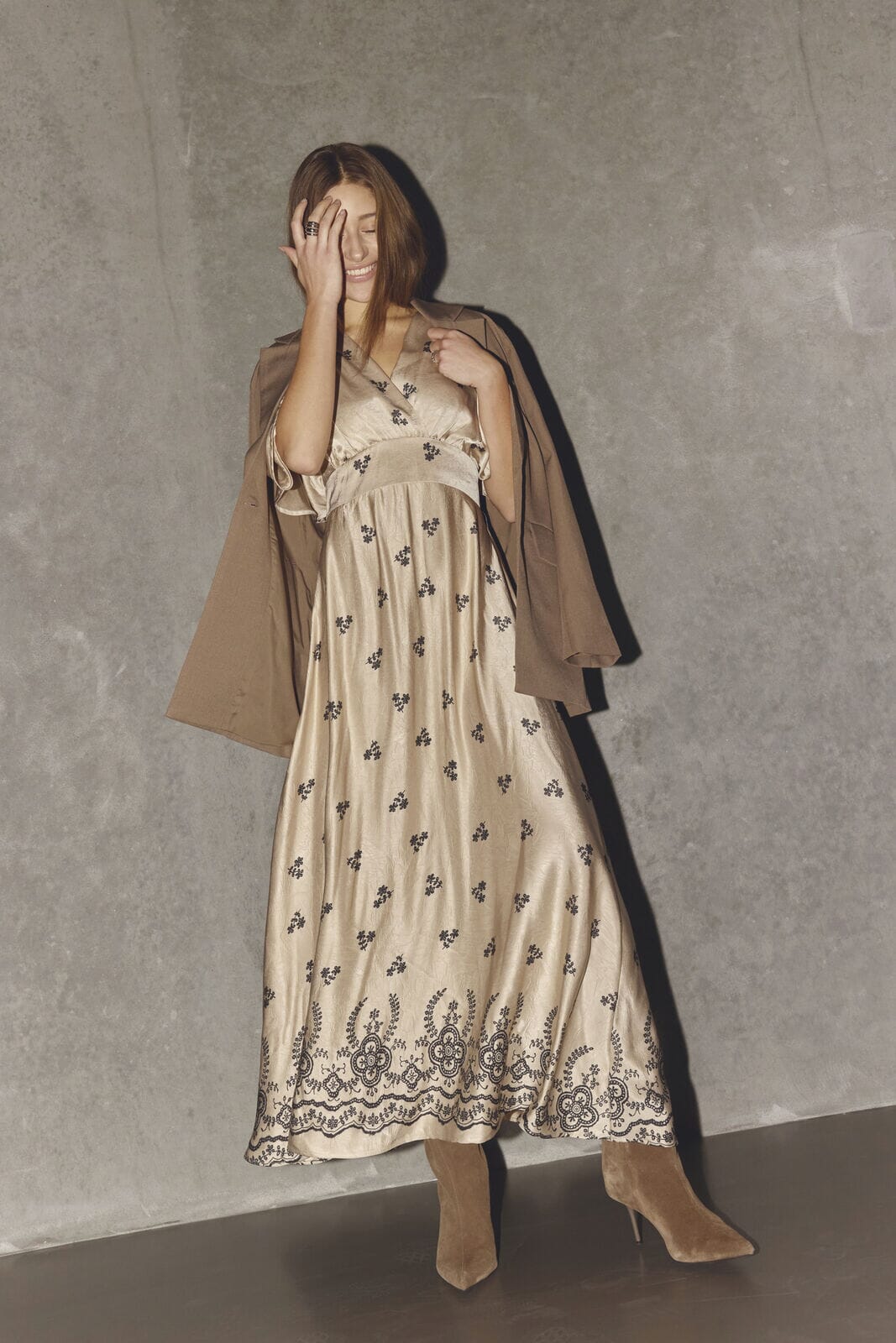 Sisters Point - Gisela-Dr24 19871 - 814 - Champagne/Black Flower Kjoler 