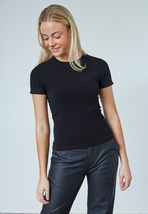 Sisters Point - Lay-Tee 19283 - 000 - Black T-shirts 