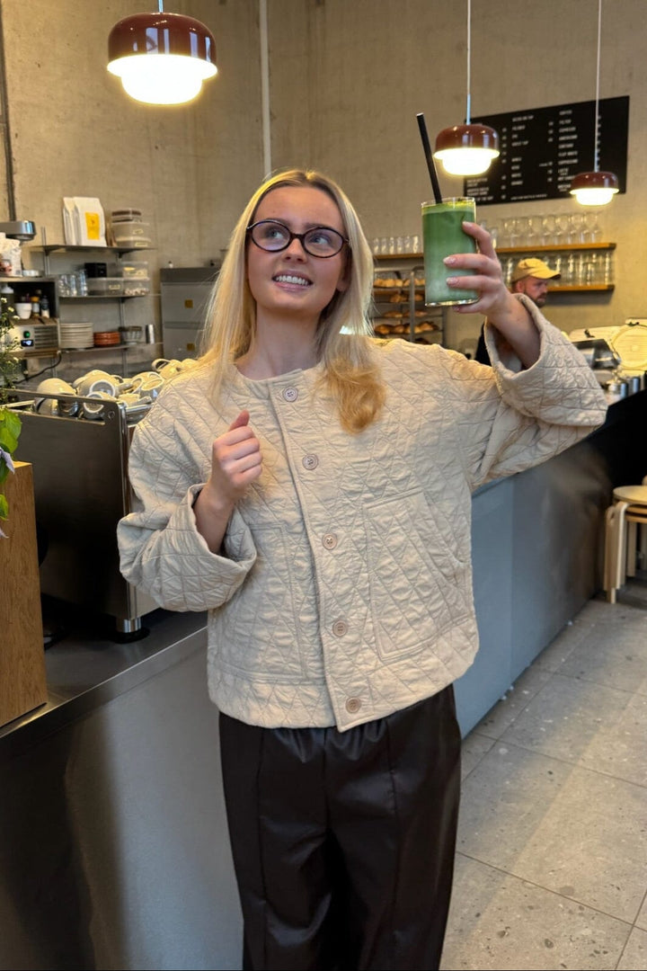 Sisters Point - Lisana-Ja 19700 - 206 - Sandstone Jakker 