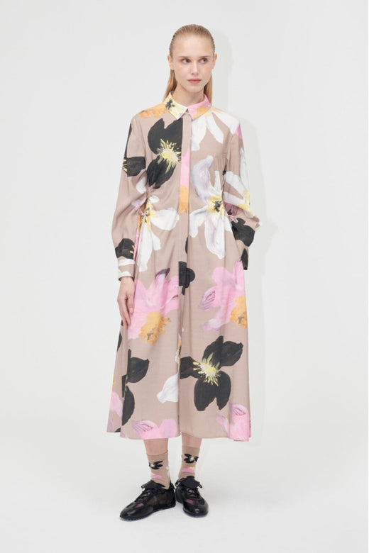 Stine Goya - 2070 Light Fluid Ecovero, Waist Gather Shirt Midi Dresssg-pf25-d146-2070 - Wild Flowers